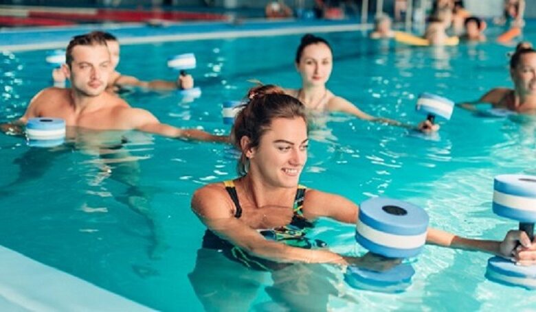 Hidroterapia: beneficii pe bază de apă pentru scleroza multiplă