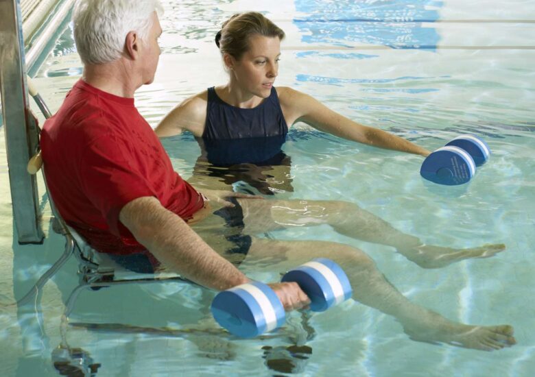 6 beneficii ale terapiei fizice cu apă pentru scleroza multiplă