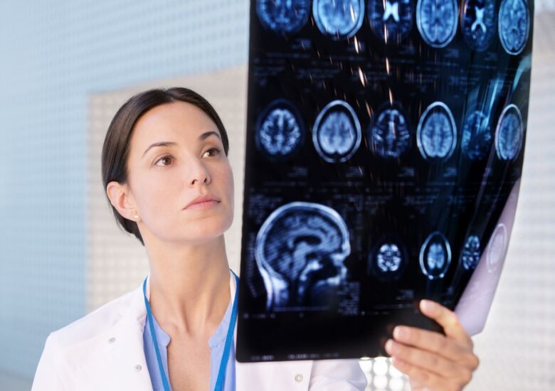 O prezentare generală a disdiadococineziei în scleroza multiplă. Această colecție de simptome legate de SM poate afecta echilibrul și vorbirea